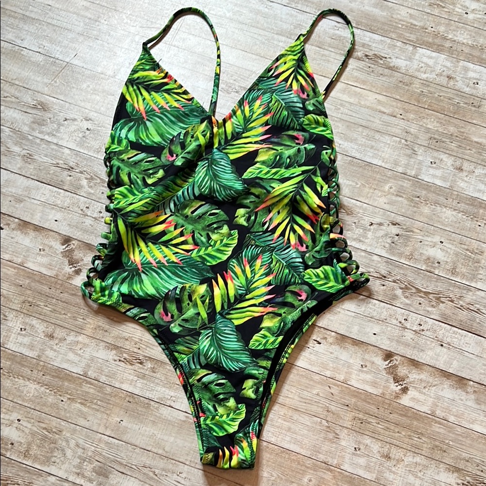 ❤️Cacelin Green and Black Swimsuit